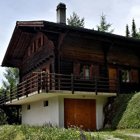 Chalet Puntjak 샬레 *