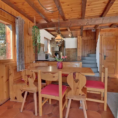 Chalet Puntjak 샬레